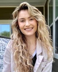 Kayla Hawley's Instagram, Twitter & Facebook