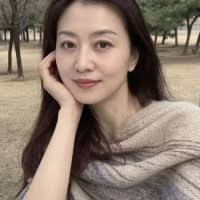 50+ (na) “Myra Tan” profile