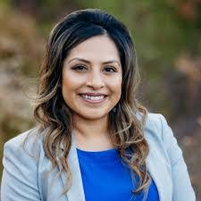 Nicole Prior's Instagram, Twitter & Facebook