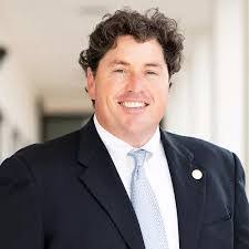 Dexter Elliott's Instagram, Twitter & Facebook