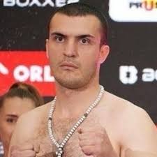 Andrea Pesce vs. Milos Budincic, In or Out!