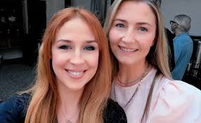 Ella Roberts Music (@ellarobertsmusic) • Instagram photos and videos