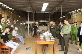 Lại thêm 'thần y' chữa bệnh bằng cách vỗ tai, kéo lưỡi. Ä'áº¡i Ta Vo Trá»ng Háº£i Tá»« Trinh Sat Bien Phong Ä'áº¿n Tan Giam Ä'á»'c Cong An Nghá»‡ An