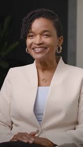 Donna Wiedeman's Instagram, Twitter & Facebook