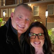 Last kid is out the door (Austyn escaped without a pic). This freedom is  🤌🏻.