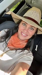 Hey there!! , I’m Tara Baugh, owner of the Boutiquory