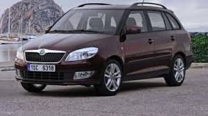 Automobil má ostrý, velice povedený design, jenž je nadčasový. Skoda Fabia Estate 2007 2014 Review Auto Express