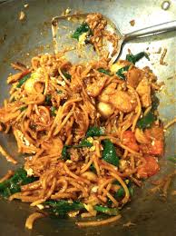 Potong dadu 100gm udang kecil 100gm sotong kecil daun kucai dipotong 2 cm (beberapa helai) 1 camca tepung. Auria S Malaysian Kitchen Mamak Mee Aka Mee Goreng Malaysian Food Malay Food Asian Noodle Dishes