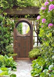 Reminds Me Of Bilbo Baggin S Front Door Garden Gates Google Search Garden Gate Design Garden Gates Garden Doors
