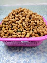 Seperti yang dah janji dalam teaser video sebelum ni, dapoq cheq kongsi resepi dan cara nak buat kuih siput. Resipi Kuih Siput Rangup Kudap Kudap Paling Mudah Cepat Nak Buat