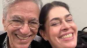 Em processo, ex-funcionária de Caetano Veloso e Lavigne pede indenização de  R$ 2,6 milhões