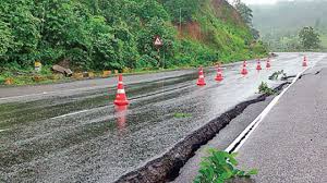 After railway tracks, Mumbai-Nashik road cracks open