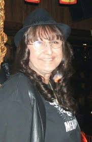 If anyone knows Debra Henze. Will please have her contact me. ASAP!!