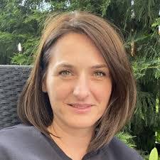 Laura Damian's Instagram, Twitter & Facebook