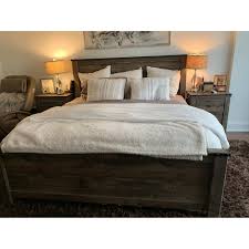 We offer wide selection of bedroom sets, bedroom collections by brand name furniture manufacturers. Ashley Trinell King Size Bed Aptdeco