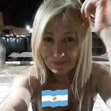 𝐌𝐄𝐃𝐈𝐀 𝐓𝐀𝐑𝐃𝐄 𝐃𝐄 𝐑𝐄𝐈𝐍𝐀𝐒: 𝐄𝐍𝐂𝐔𝐄𝐍𝐓𝐑𝐎 𝐂𝐎𝐍 𝐋𝐀𝐒  𝐂𝐀𝐍𝐃𝐈𝐃𝐀𝐓𝐀𝐒 𝐀𝐋 𝐂𝐄𝐓𝐑𝐎 𝐃𝐄𝐏𝐀𝐑𝐓𝐀𝐌𝐄𝐍𝐓𝐀𝐋 𝟐𝟎𝟐𝟓 👑  Las cinco candidatas que aspiran a convertirse en la nueva Reina  Departamental de Santa Rosa 2025 ...