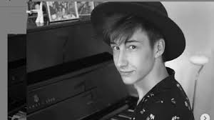 Summer terenzi was born on june 24, 2006 in wildeshausen, lower saxony, germany awesome is the debut solo album by american pop singer marc terenzi, released on september 26, 2005. Sarah Connors Sohn Tyler Uberrascht Mit Gesangstalent Stars
