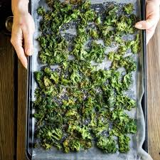 How To Make Kale Chips Super Crispy In 2020 Making Kale Chips Kale Chip Recipes Kale Chips