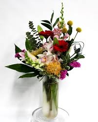 Flower arranging is one of those skills that's lost on many of us. Modern Showstopper By Fiore Floral