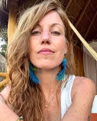 Rosalyn Starr's Instagram, Twitter & Facebook