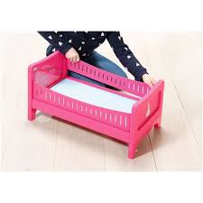 Das bett ist ebenfalls interaktiv und spielt musik und sounds ab, wenn eine puppe darin liegt. Zapf Creation Baby Born Bett Brandora
