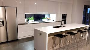 Made from technologically advanced 2 pac polyurethane paint with stunning. 2 Tone 2pac White Gloss And Taupe Gloss Kitchen Design Kitchen Home Decor