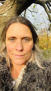 Thank you, thank you, thank you magical family in Glastonbury. I found a  place that I can call home. It means so much. My heart is full. See you  very soon 💗 , #avalon #heartchakra #glastonbury #family ...