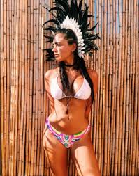 Αυτές οι πόζες έκαναν τον δημήτρη ουγγαρέζο να αναρωτηθεί αν η νεαρή τραγουδίστρια θα έκανε γυμνό για πηγή βίντεο: To Kalokairi Eftia3a To Sth8os Moy Teleio Den Einai Lifestyle Thepressroom Gr