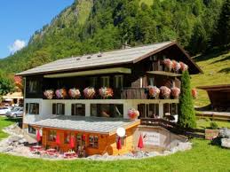 Neubau 2 reiheneckhäuser eines dreispänners in oberstdorf zentrum, wfl. Landhaus Spielmannsau Oberstdorf Trettachtal Mir Allgauer