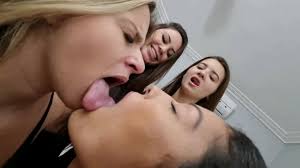 Brazilian Lesbian Kissing.High Performance | PornWex