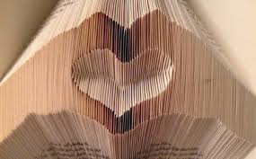 Halloween approche à grands pas, voici donc une dernière idée de décoration pour. 1001 Idees Originales De Pliage De Livre Des Formes Faciles