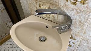 Guten tag wir haben im bad eine eckwanne mit dem wasserhahn ( siehe bild).da das wasser wenn man baden will durch den ganzen sichtbaren kalk. Bonade Waschtischarmatur Wasserhahn Chrom Bad Armatur Einhebel Mischbatterie Montage Anleitung Youtube