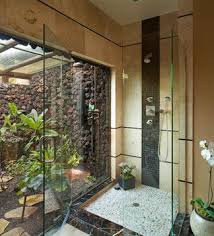 Use wooden jalousie to decorate the windows and walls in your bathroom. 20 Incredibly Inspiring Tropical Bathroom Ideas Outdoor Bathroom Design Tropical Bathroom Decor Jungle Bathroom