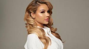 To improve the translation you can follow this link or press the blue button at the bottom. Shirin David Tour Dates 2021 2022 Shirin David Tickets And Concerts Wegow Sweden