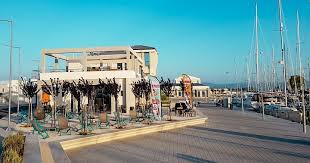 Θάνατος είναι οι κάργες που χτυπιούνται στους μαύρους τοίχους και στα κεραμίδια, θάνατος οι γυναίκες που αγαπιούνται καθώς να καθαρίζουνε κρεμμύδια. Ayto Einai To Neo Mikel Sthn Prebeza Fwto Radio Polis 99 4 Larisa