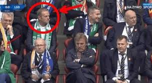 Lechia gdańsk czuje się skrzywdzona przez sędziów w meczu z jagiellonią białystok, który przegrała 1:2. Kibice W Taki Sposob Pozdrowili Tuska To Trzeba Zobaczyc Foto Wlocie Pl