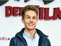 Wo habt ihr euch kennen gelernt? Kostenlos In Den Club Disco Lasst Youtube Star Concrafter Eiskalt Abblitzen