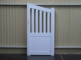 Blanc, beige (+5%) et chêne doré (+ 45%). Destockage 54 Portillon Pvc Gendarme Ajoure Refuge Blanc