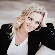 Mandi Richens with Besst Realty