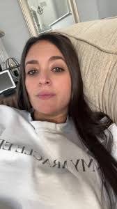 Shelley Bliss's Instagram, Twitter & Facebook