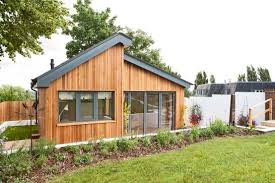 Ein Gartenhaus Kann Eine Angespannte Wohnsituation Merklich Entlasten Vor Allem Wenn Es So Ein Voll Au Gunstiges Haus Gunstige Hauser Bauen Fertighaus Gunstig