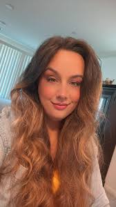 Can anyone get rid of the frizzys in my hair, thank you so much !