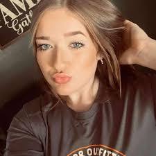 Melissa Booth's Instagram, Twitter & Facebook