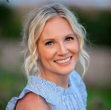 Sarah Belanger's Instagram, Twitter & Facebook