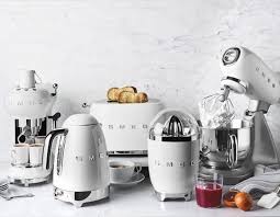 All White Smeg Retro Design White Homedecor Kuchenhelfer Regram Via Smegdeutschland Smeg Kitchen Smeg Kitchen Appliances Smeg