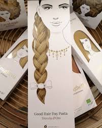 Diese originelle Nudeln haben wir auf der Messe entdeckt und spontan  eingekauft🥰 Die Verpackung ist grossartig und für jeden Haartyp ist da was  dabei