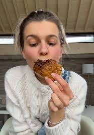 Anna Hanes's Instagram, Twitter & Facebook