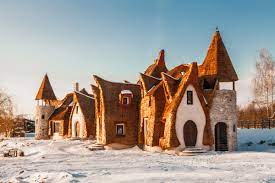 La castelul de lut (valea zanelor) se ajunge din dn1 prin porumbacu de sus.din dn7 (la intrrea in talmaciu) se poate ajunge pe dj105g la avrig si de acolo,tot pe dn1 la lorumbacu de jos si apoi la porumbacu de sus.pana aici e asfalt. Castelul De Lut Valea Zanelor Sibiu DescoperÄƒ Magia