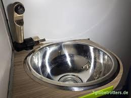 Dieses bestimmt haltbarkeit, hygiene sowie den look des modells. á… Familiengerechter Badumbau Wasserhahn Im Wohnmobil Wechseln 7globetrotters De