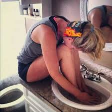 Headache Migraine Relief Hands And Feet In Hot Water And An Ice Pack On The Back Of Your Neck Hoofdpijn Gezondheidstips Natuurlijke Remedies